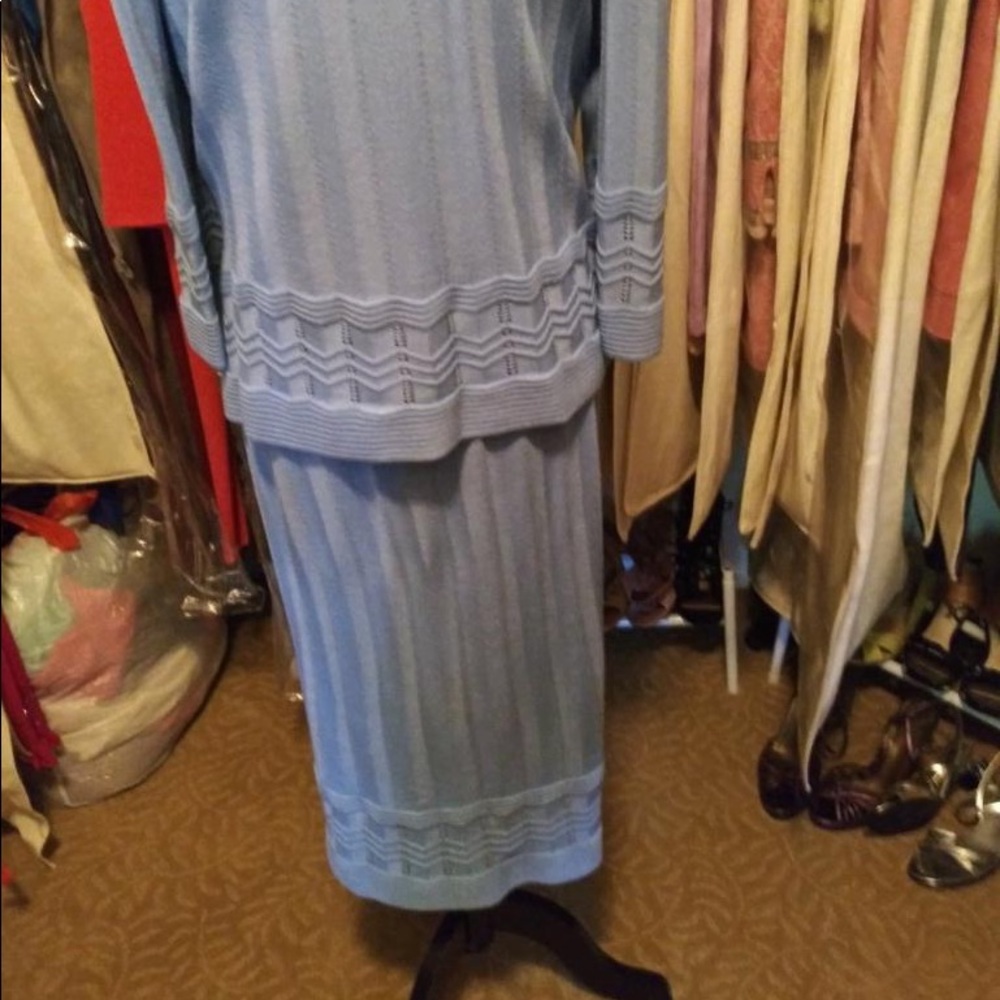 St. John dress with sweater size 14. - Picture 4 of 6